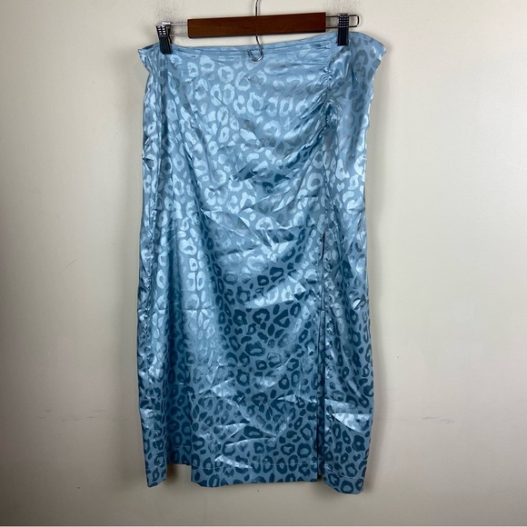 Something New Snmia Gatherings Baby Blue Leopard Embossed‎ Midi Satin Skirt XL - Picture 2 of 10